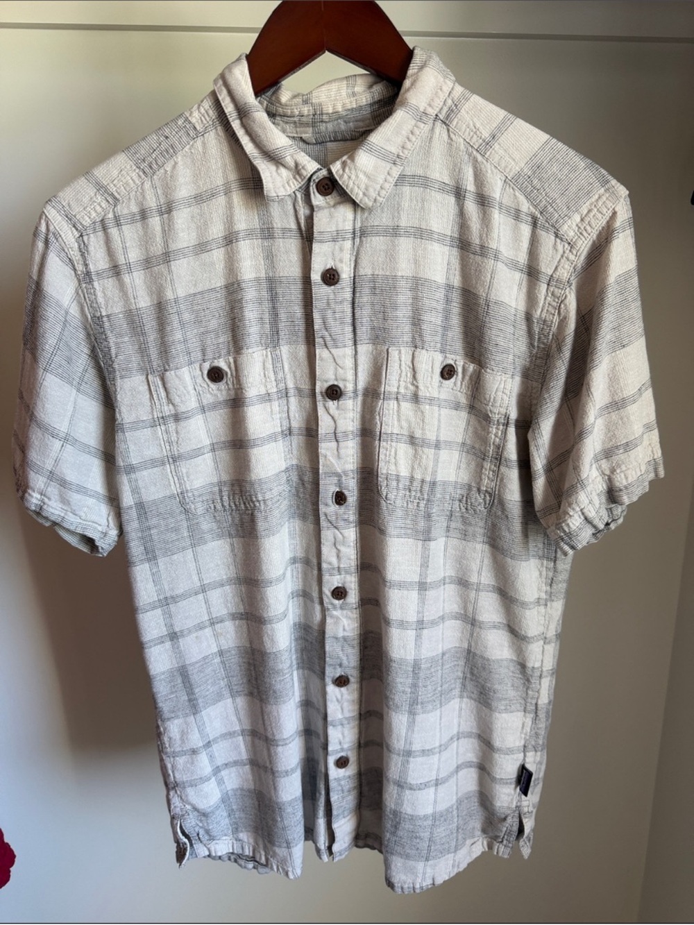 Patagonia Men's Short-Sleeve Plaid Button-Up Shirt - Light Gray/Cream